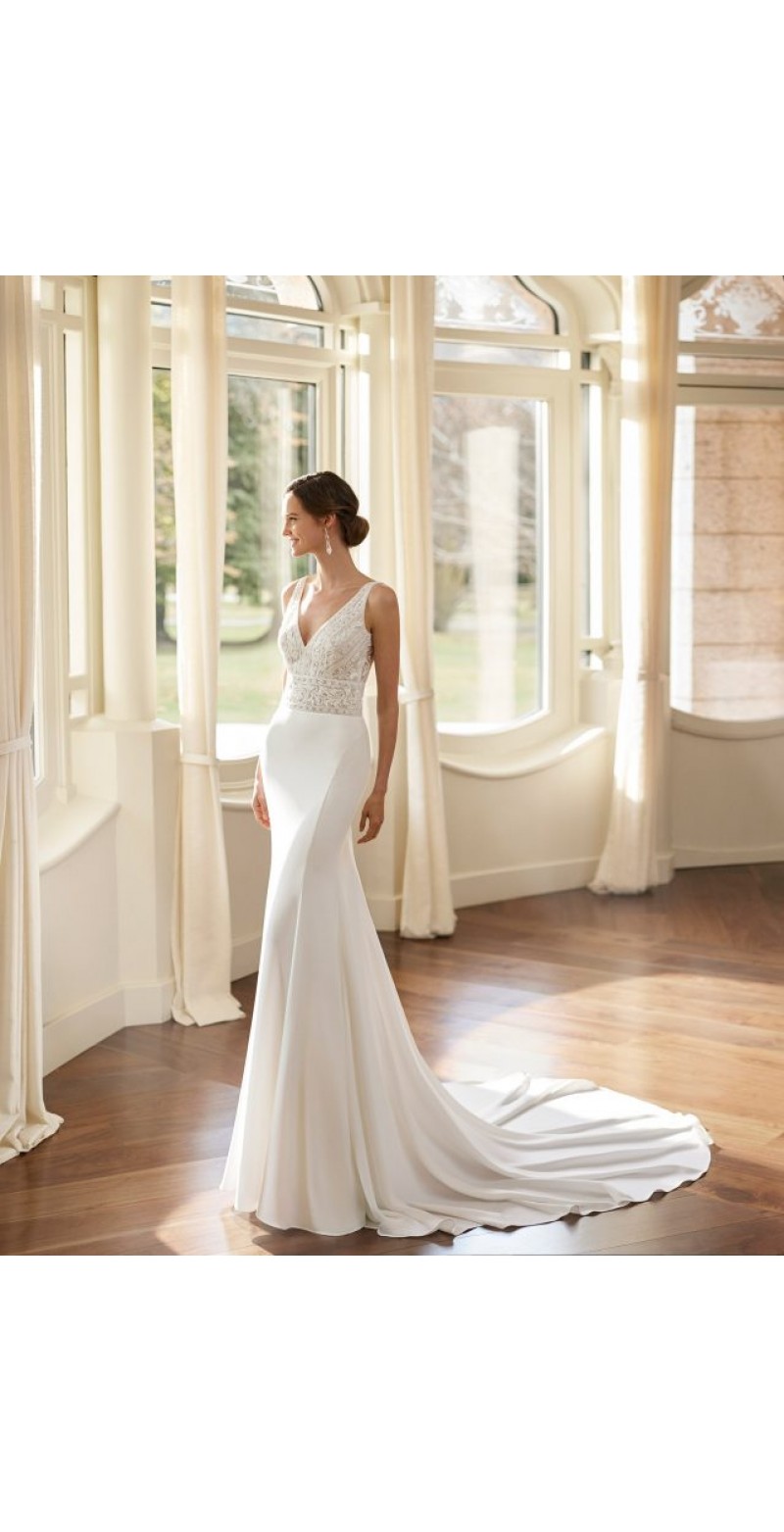 Zarif İncelik: Altı Krep Kumaşlı Balık Kuyruklu Gelinlik